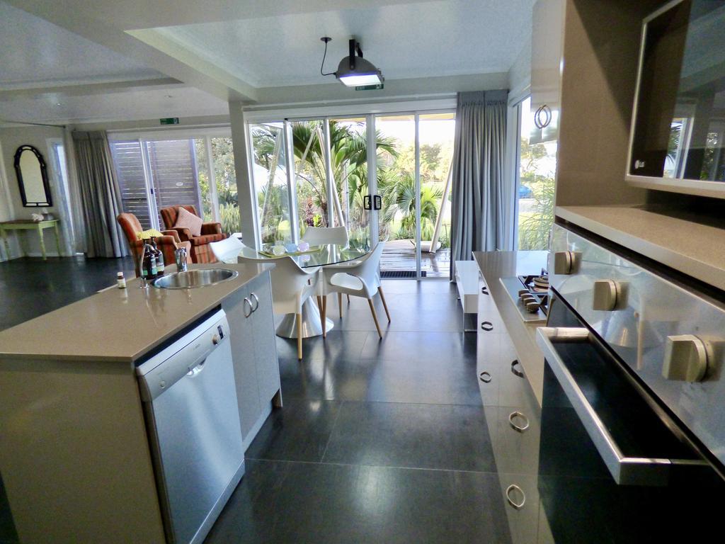 Arthouse Beachfront Accommodation Емералд Бийч Екстериор снимка