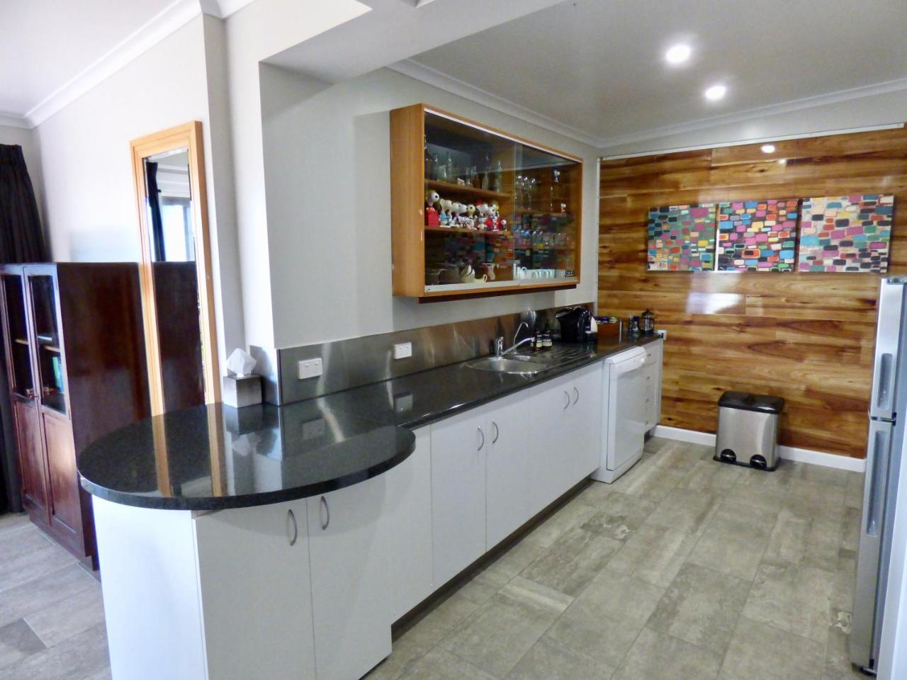 Arthouse Beachfront Accommodation Емералд Бийч Екстериор снимка
